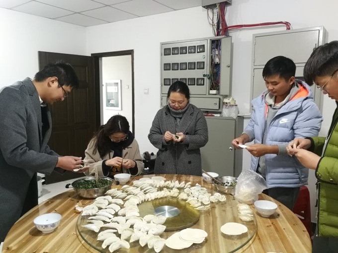 冬至陽生春又來，溫暖感恩促情誼——廣德路項目部舉辦包餃子活動